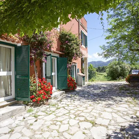 Trilo Tenuta Schiopparello Apartmán *